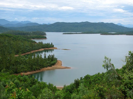 Một góc hồ Phú Ninh